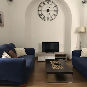 https://elles-house.hotelitalianriviera.com